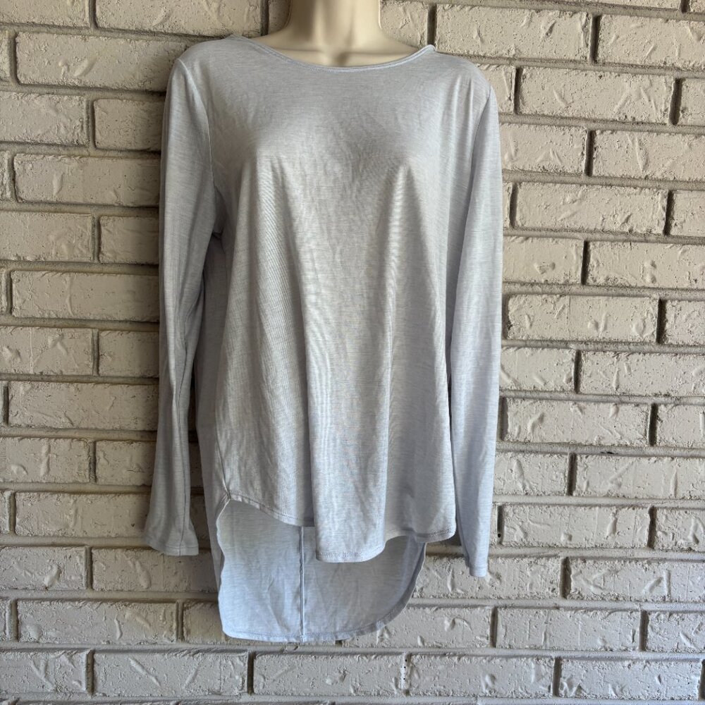 Under Armour Women's Loose Fit Hi-Low Long Sleeve Grey Top Medium